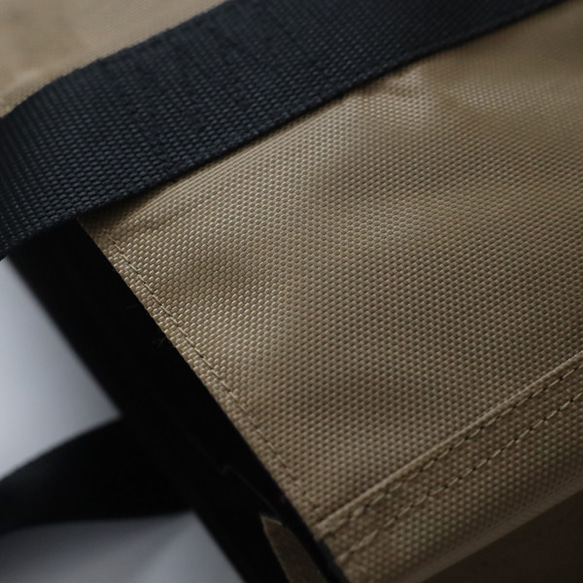 （送料無料）ラスト２　最終ＳＡＬＥ　Lサイズ パラシュート防水ナイロン 間仕切 トートバッグ　鞄  P48C 3枚目の画像