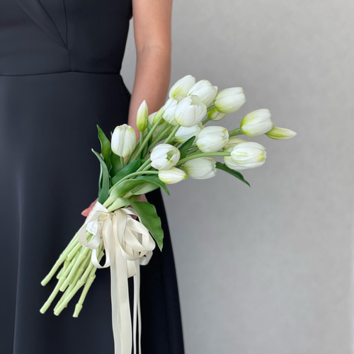 【即日発送ok】可憐なチューリップブーケ　ブートニア付き　ウェディングブーケ 即日発送ok】可憐なチューリップブーケ ブートニア付き