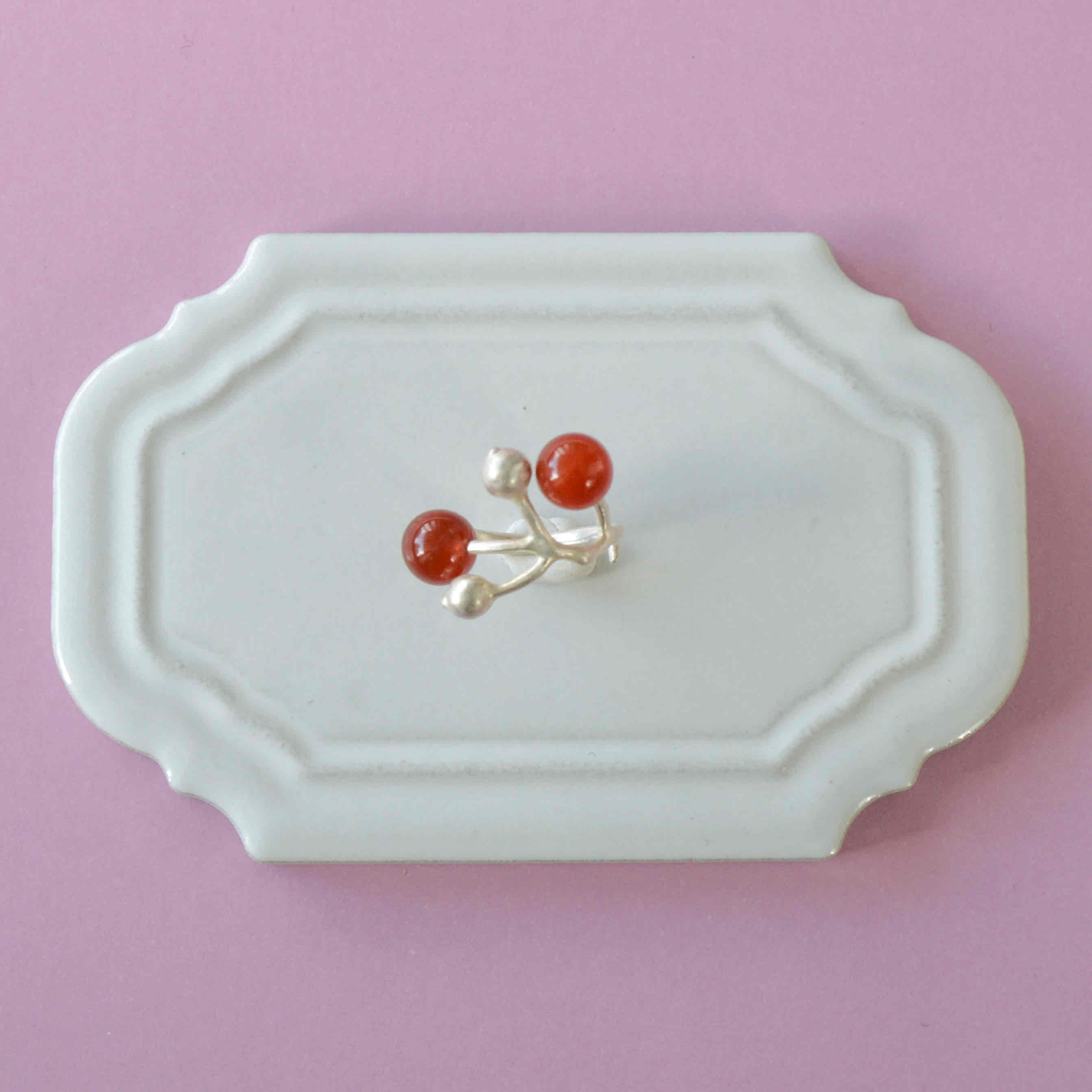 ノイバラの実のイヤーカフ〈秋冬限定商品〉