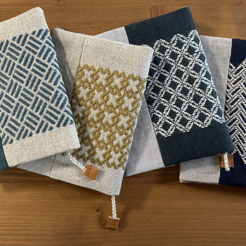 こぎん刺し　ブックカバー／お数珠ケース等にも こぎん刺しブックカバー 紺 ブックカバー kotonoshika 通販