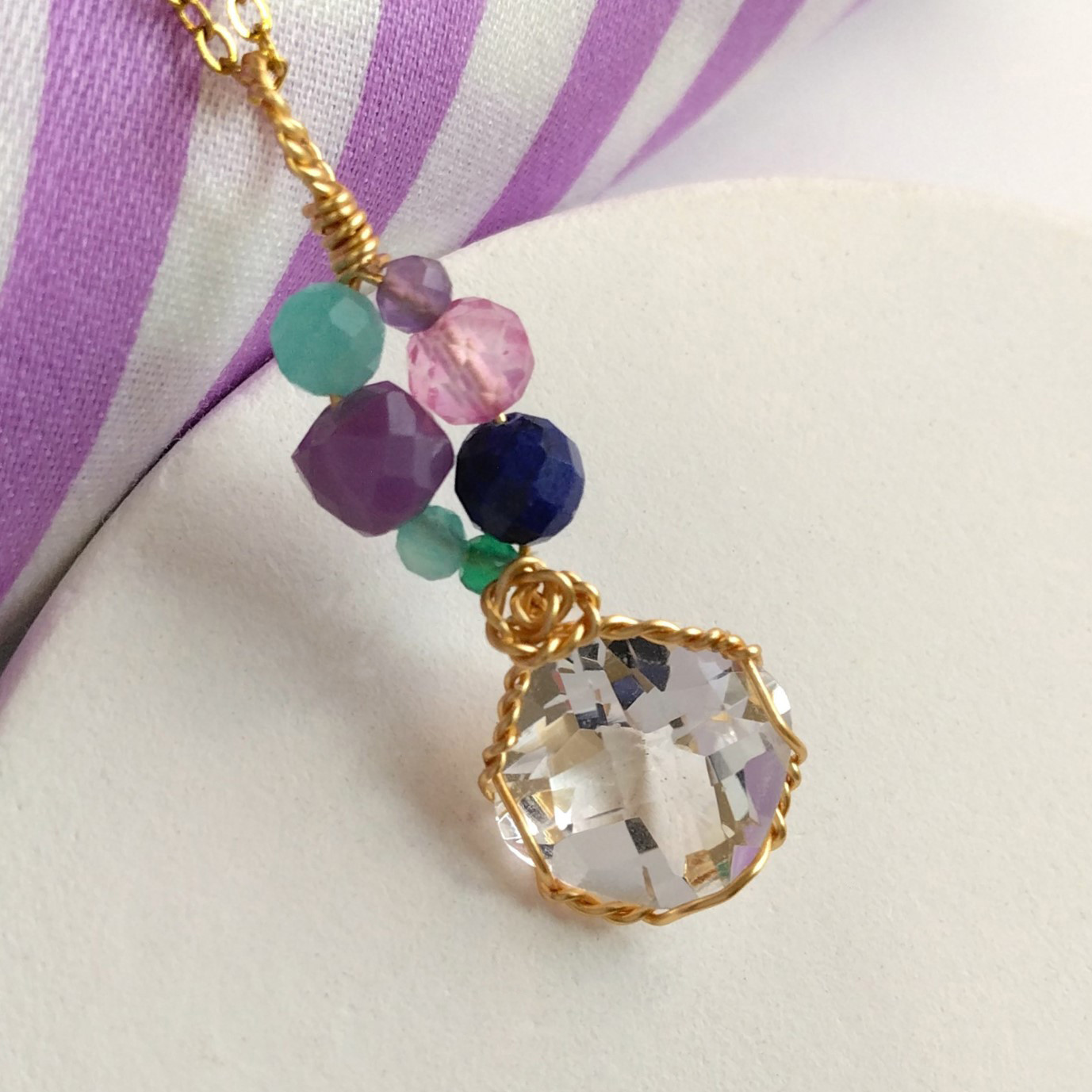 水晶＆色とりどりの天然石ビーズ　ワイヤーペンダント　No.P99