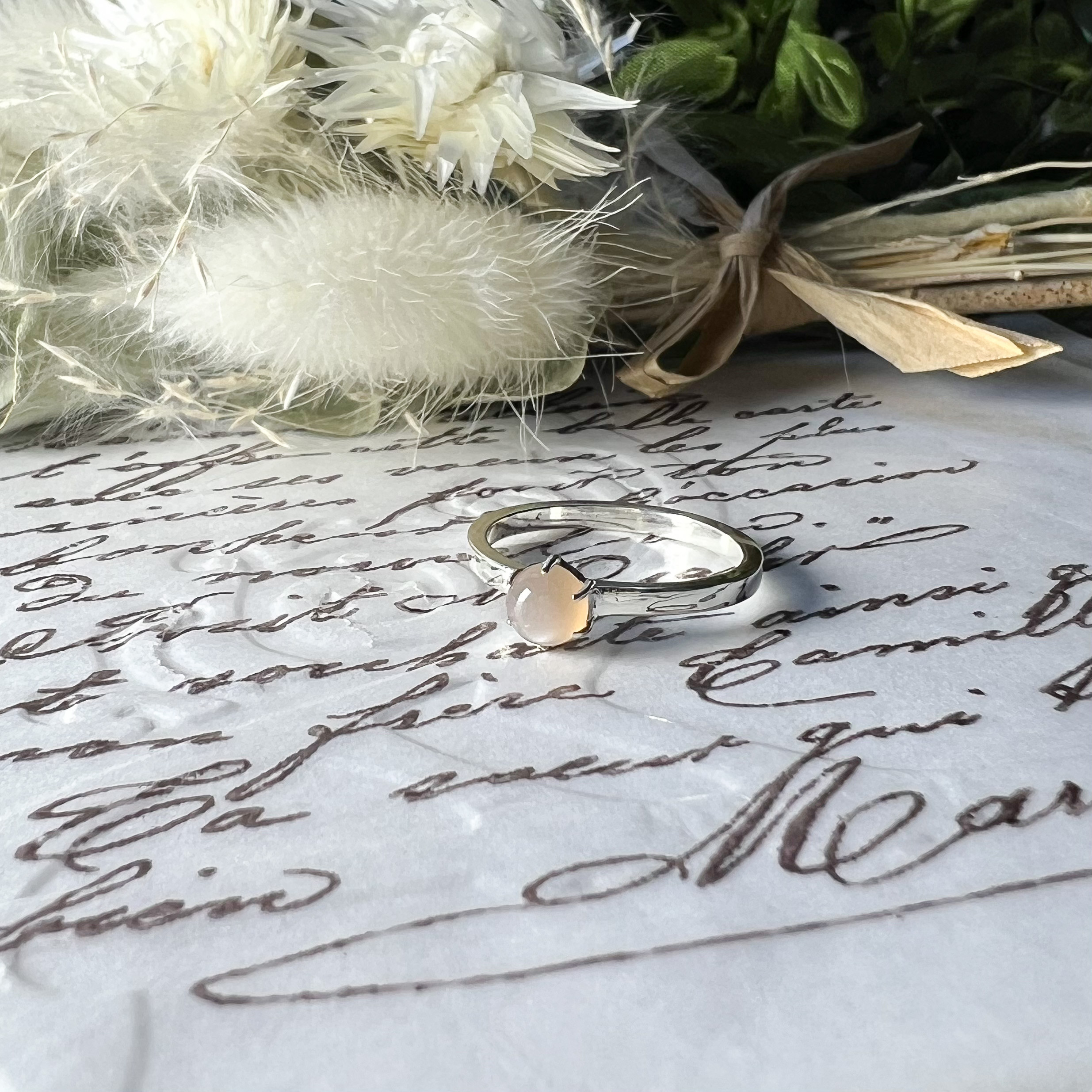 天然石が可愛い　グレームーンストーンプチリング RG24-249