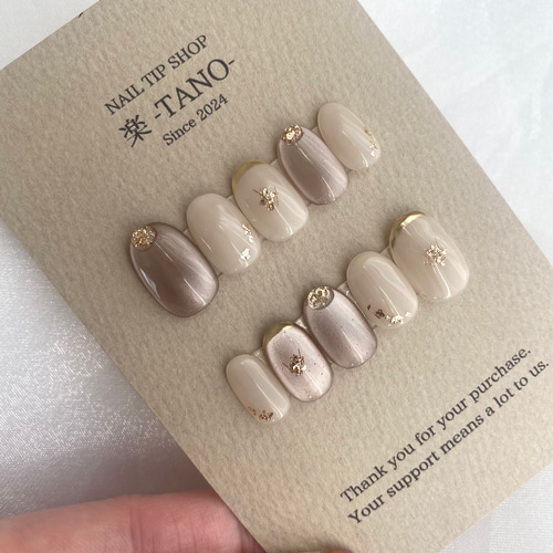 乳白色×ゴールドの大人上品なミラーフレンチ ネイルチップ ネイル