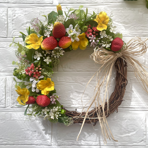 苺とビオラ＊小花たちの春リース『ラフィアリボン』 リース 花＊花