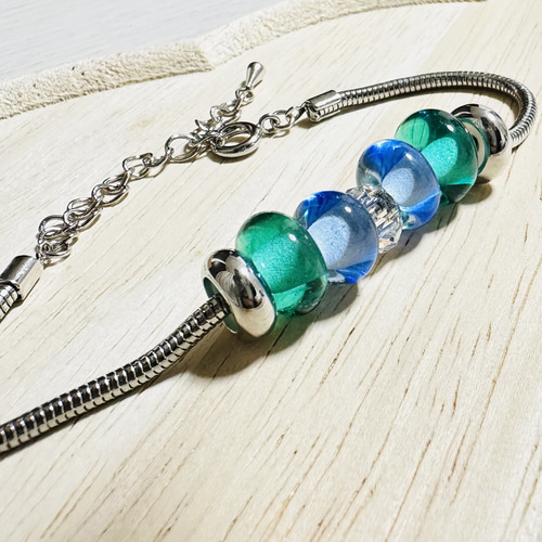 とんぼ玉のカラフルブレスレット（ブルーグリーン×ブルーグレー