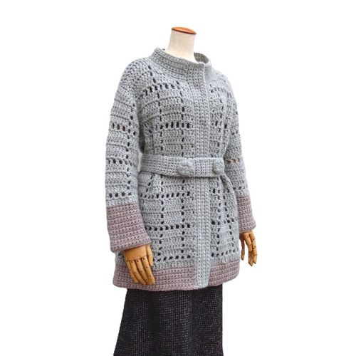 総手編み 優雅なデコルテを演出するシルバーグレーの格子編みニット