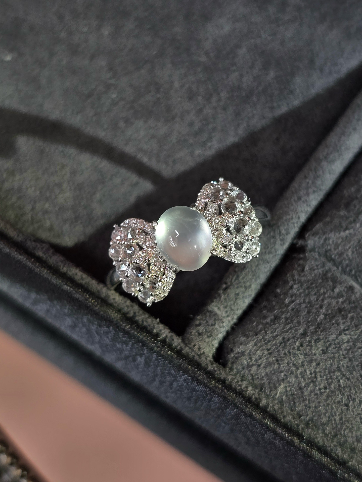 「翡翠」K18 天然氷種ヒスイ　天然ダイヤモンド　上品　忍耐　5月誕生石 本翡翠　A貨　リング 25/1/17