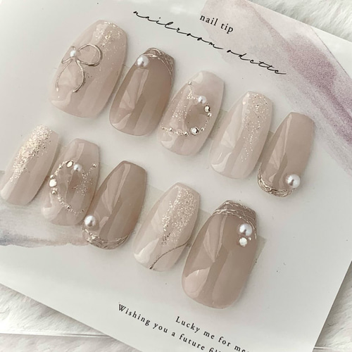 再販】ホワイトベージュのハートネイルチップ 大人可愛い ブライダル