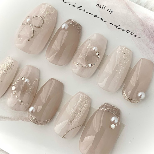 再販】ホワイトベージュのハートネイルチップ 大人可愛い ブライダル