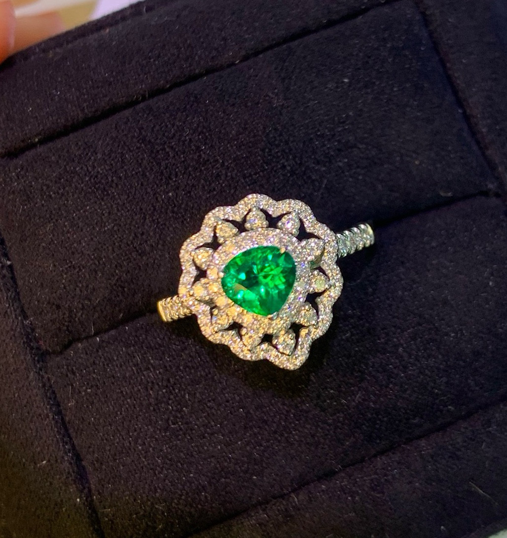 「愛の成就」K18 天然ブラジル産エメラルド　春　並び無い　高貴　5月誕生石　リング　超上品　鑑定書付き　25/1/17