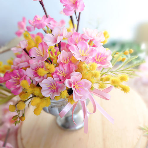 桃の花とミモザの大人可愛い胸キュンアレンジ♡桃の節句♡ひな祭り