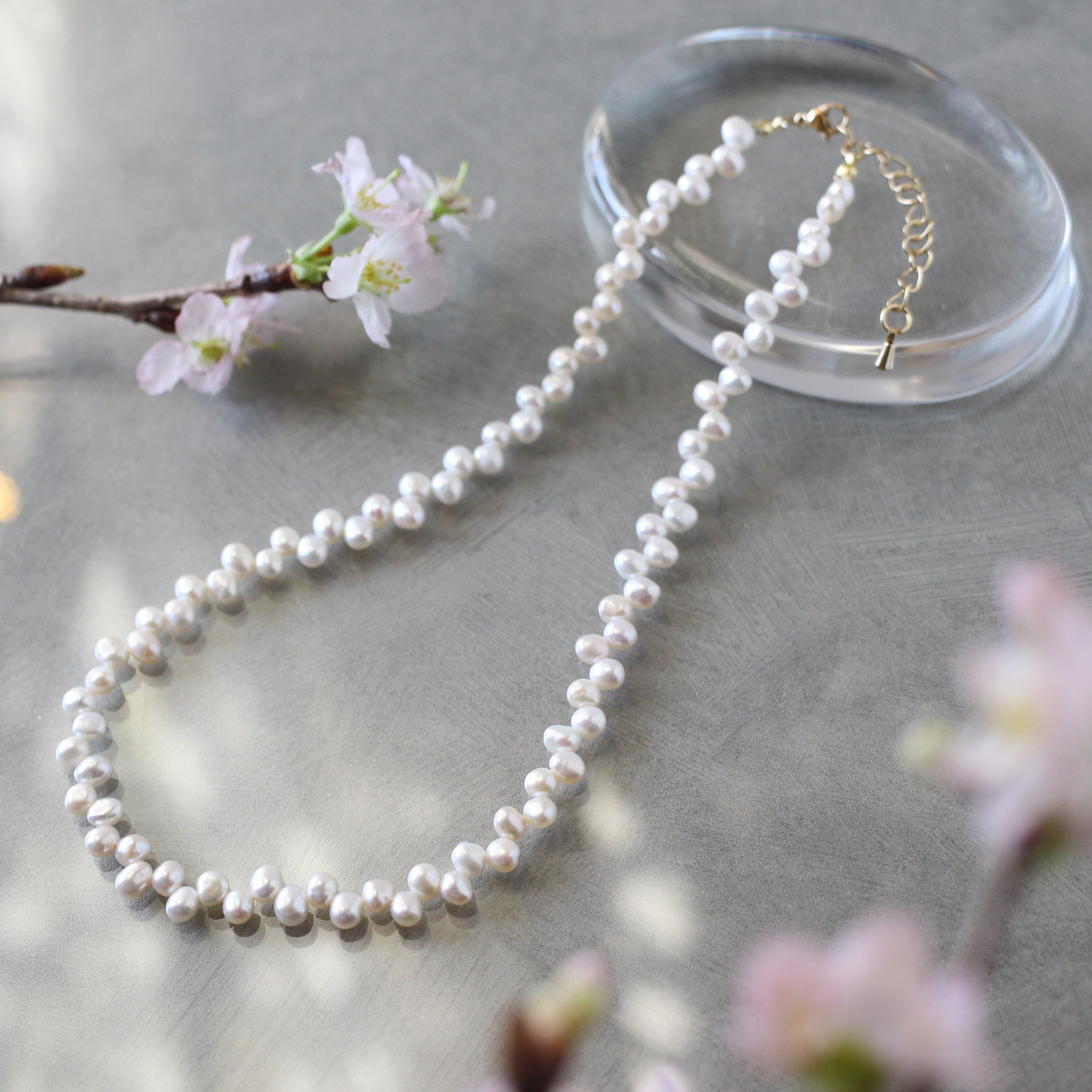 ＊レースのような淡水パールネックレス＊フォーマルにもカジュアルにも使える＊サージカルステンレス留め具＊金アレ対応