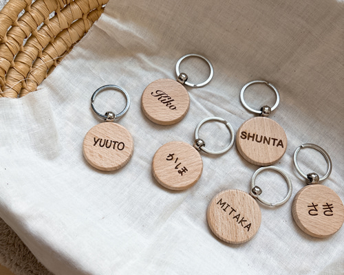 新作特別価格》お名前入りシンプルデザイン木製キーホルダー♡*゜ 名