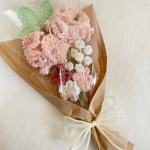 カーネーション 母の日 花束 薄ピンク 編み物 枯れない花 お祝い