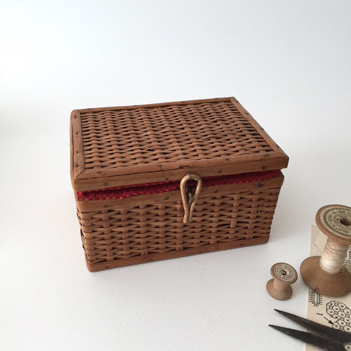 イギリスアンティーク 飴色のバスケット