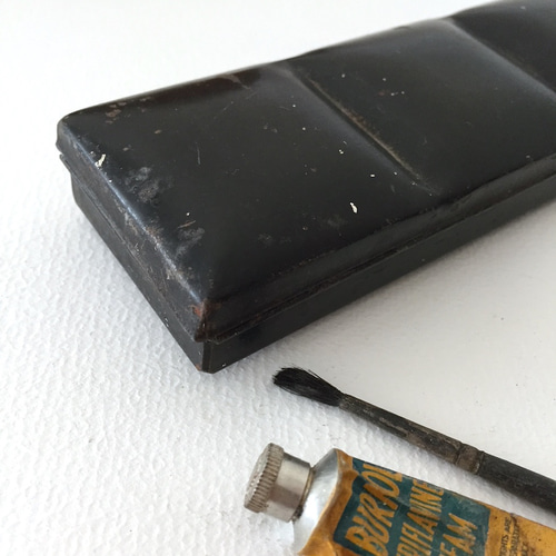 アンティーク水彩絵具のパレット イギリス製 鉄ものディスプレイ