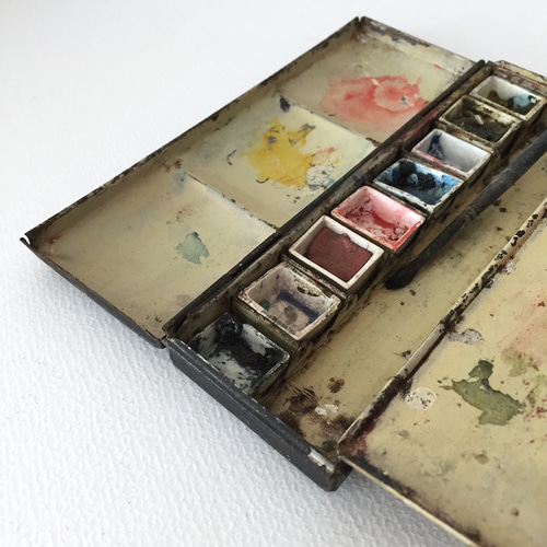 アンティーク水彩絵具のパレット イギリス製 鉄ものディスプレイ