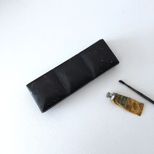 アンティーク水彩絵具のパレット イギリス製 鉄ものディスプレイ