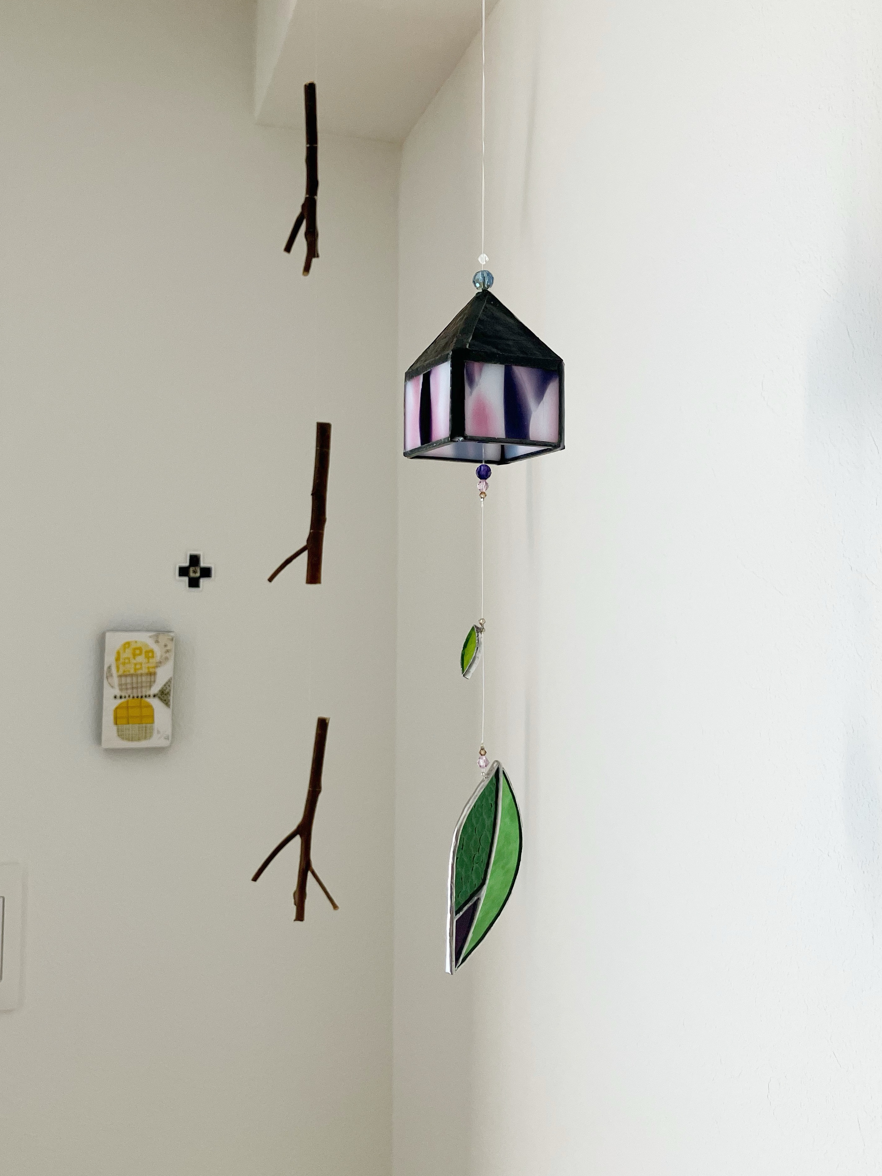 お家と葉っぱのステンドグラスの飾り