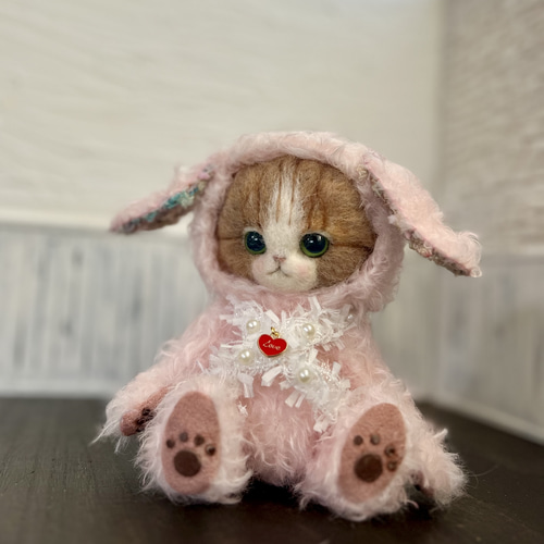 うさぎの着ぐるみを着たにゃんこ(桜色) テディベアタイプ 羊毛