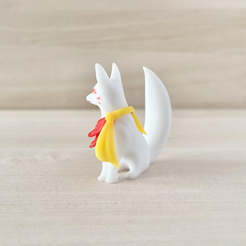 白狐紅化粧【キツネ お稲荷様 かわいい おしゃれ フィギュア