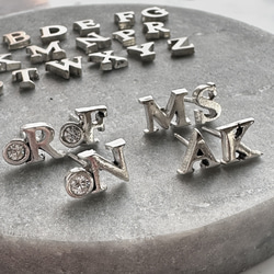 【片耳用】silverのアルファベットピアス/イニシャル 9枚目の画像