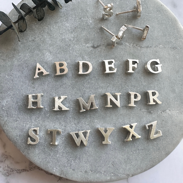 【片耳用】silverのアルファベットピアス/イニシャル 8枚目の画像