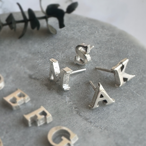 片耳用】silverのアルファベットピアス/イニシャル ピアス