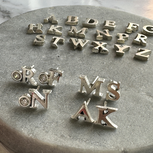 片耳用】silverのアルファベットピアス/イニシャル ピアス