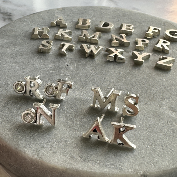 【片耳用】silverのアルファベットピアス/イニシャル 13枚目の画像