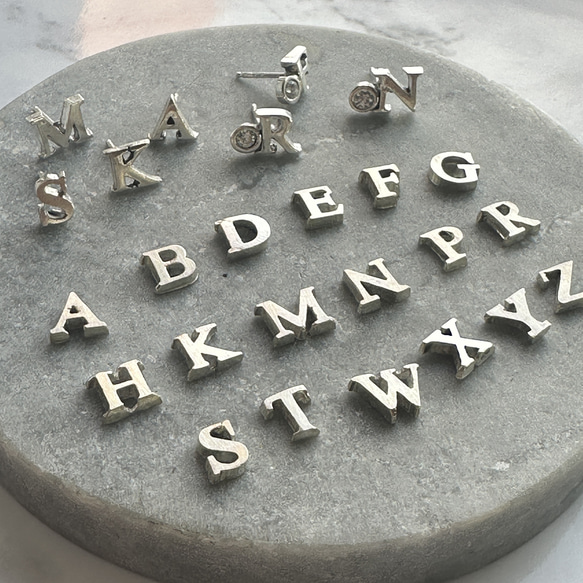 【片耳用】silverのアルファベットピアス/イニシャル 6枚目の画像
