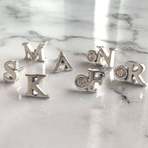 片耳用】silverのアルファベットピアス/イニシャル ピアス