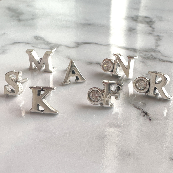 【片耳用】silverのアルファベットピアス/イニシャル 12枚目の画像