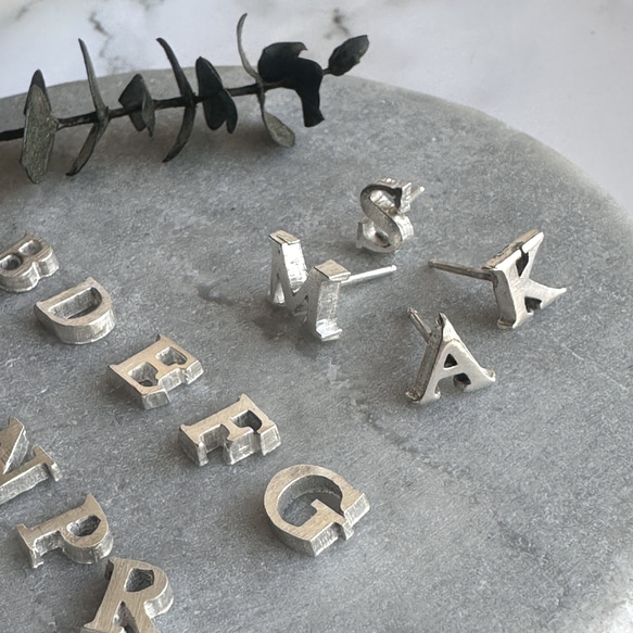 【片耳用】silverのアルファベットピアス/イニシャル 14枚目の画像