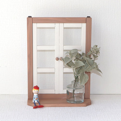 カントリー風な水色の窓型ウォールラック》アンティーク、ドア扉付き