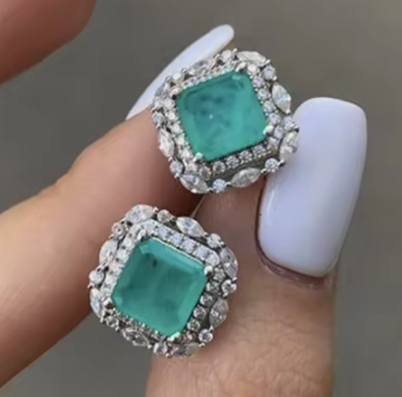 シンセンシティック　パライバトルマリン　ピアス　スタッド　ピアス　キラキラ　ラグジュアリー　k18 ホワイトゴールド