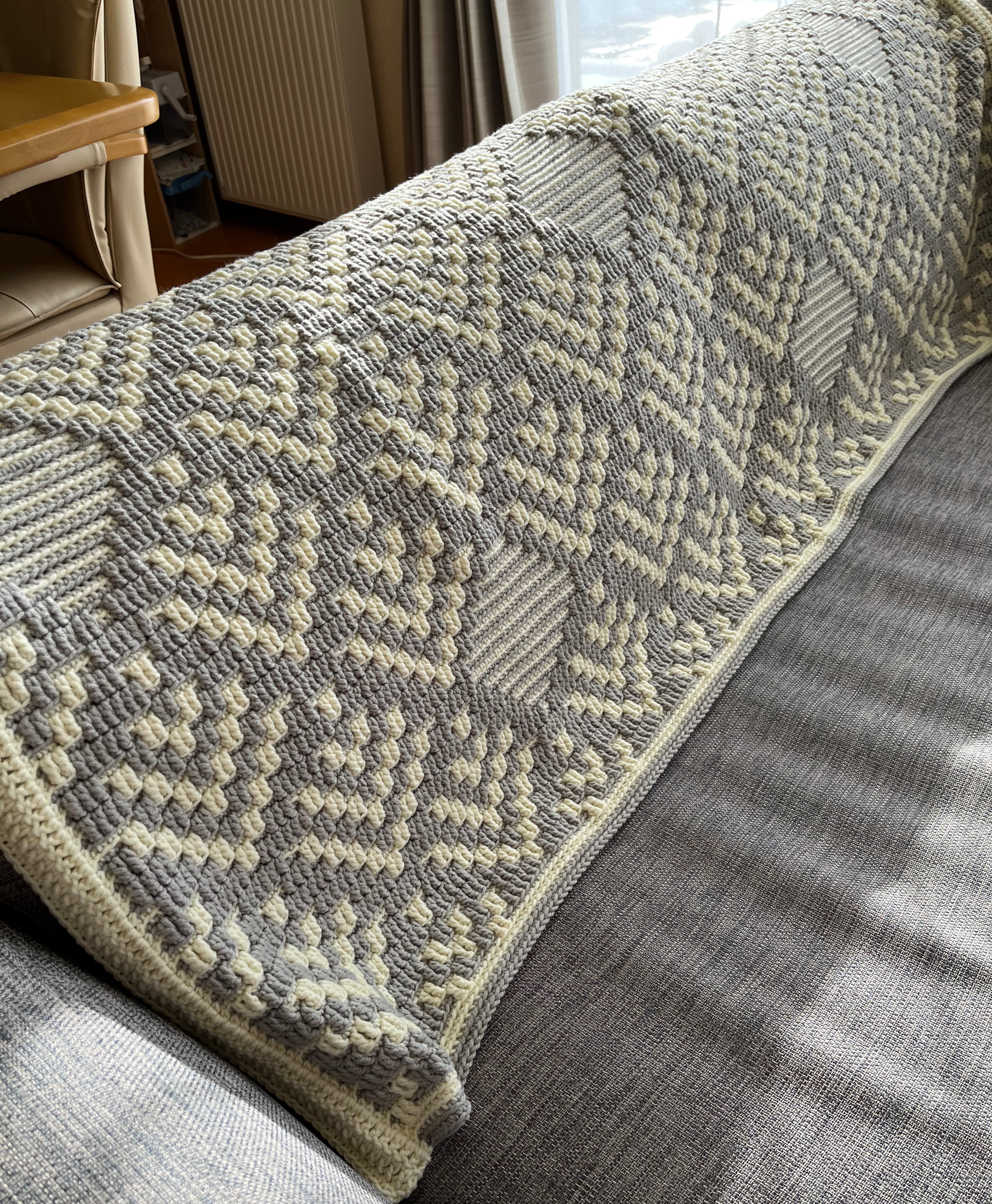 モザイク編みのブランケット　ホワイト×ライトグレー