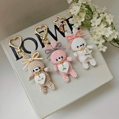 newオーダーメイドお名前入り手編みうさぎさんストラップ* 迷子札 名札