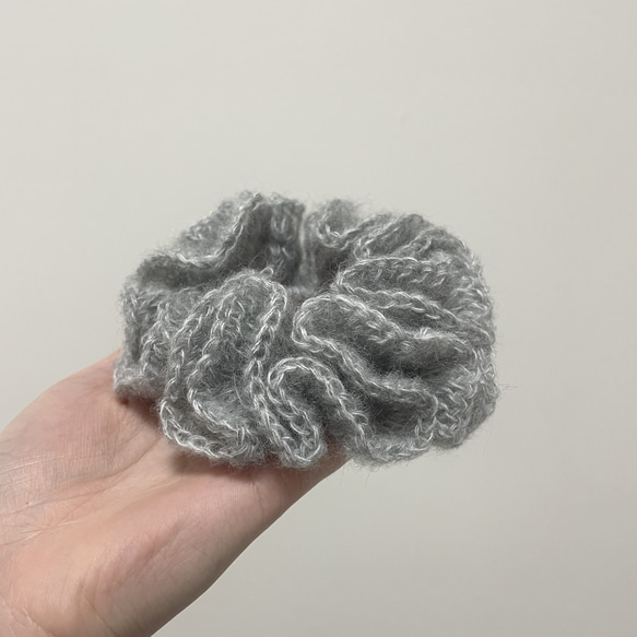 モヘアのボリュームたっぷりシュシュ グレー シュシュ neige..knit 