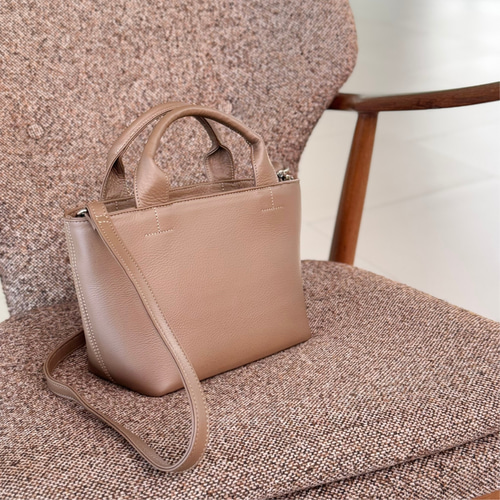 高級本革2WAYショルダーバッグ ファスナー付き 軽いバッグ 通勤バッグ  