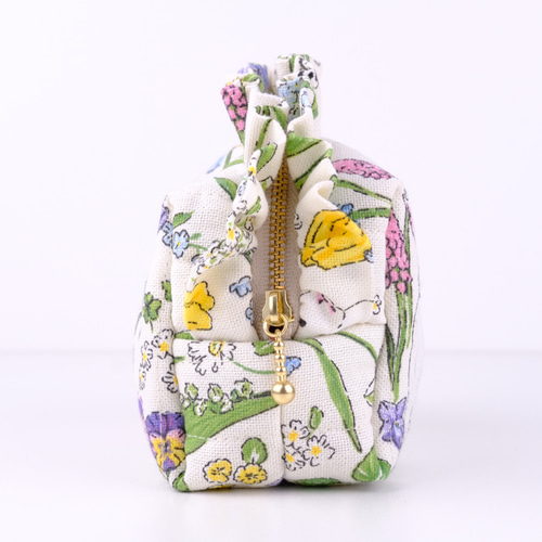 フランスアンティークの生地で仕上げたポーチ フランス生地✳︎キルティング fleurs et lapins】フリル
