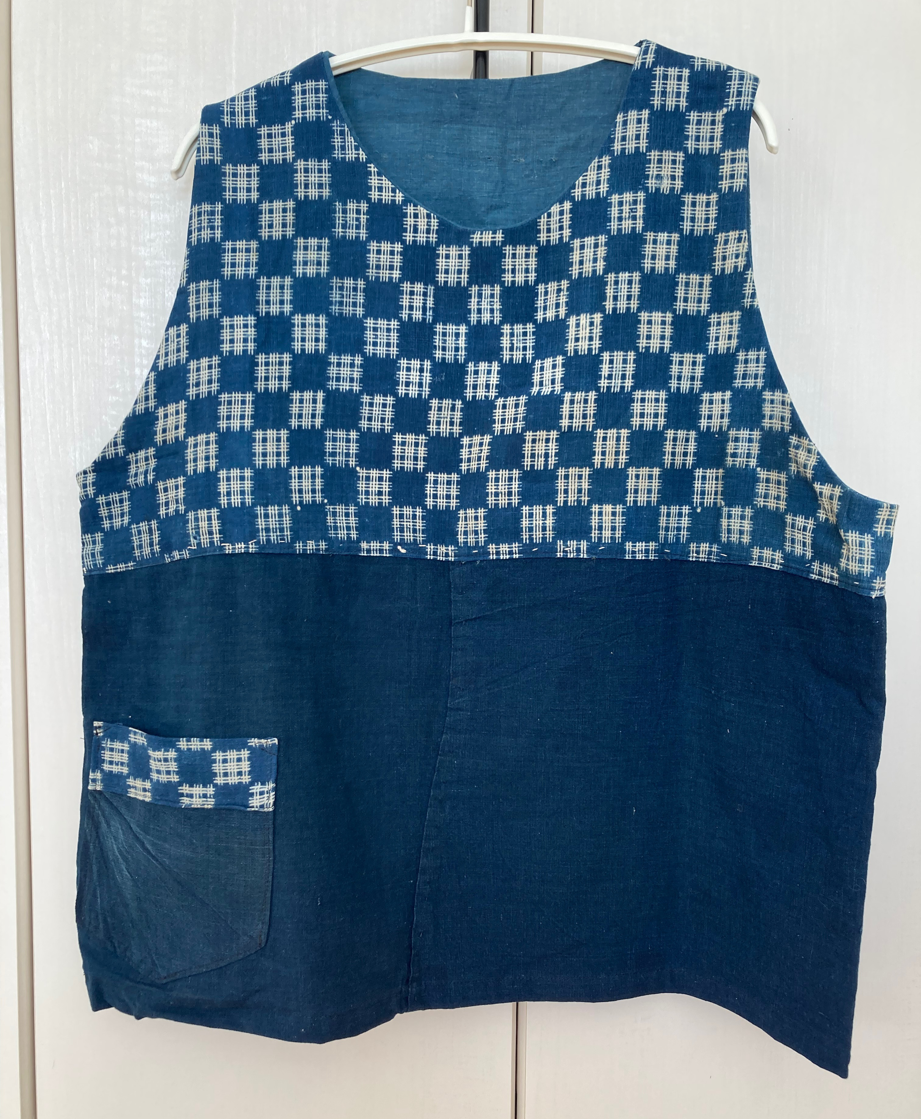 藍染絣柄のベスト