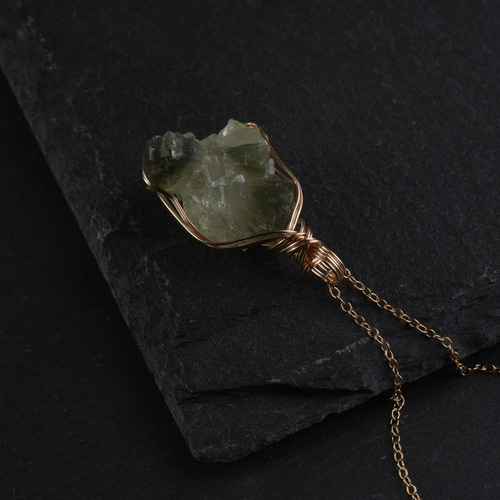 プレナイト 原石 鉱物 ペンダントトップ ワイヤーラッピング