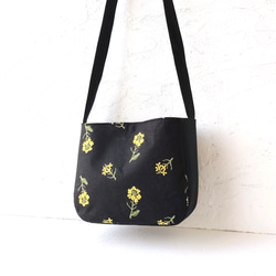 ミナペルホネン りんごの刺繍[mela]とデニム ショルダーバッグ