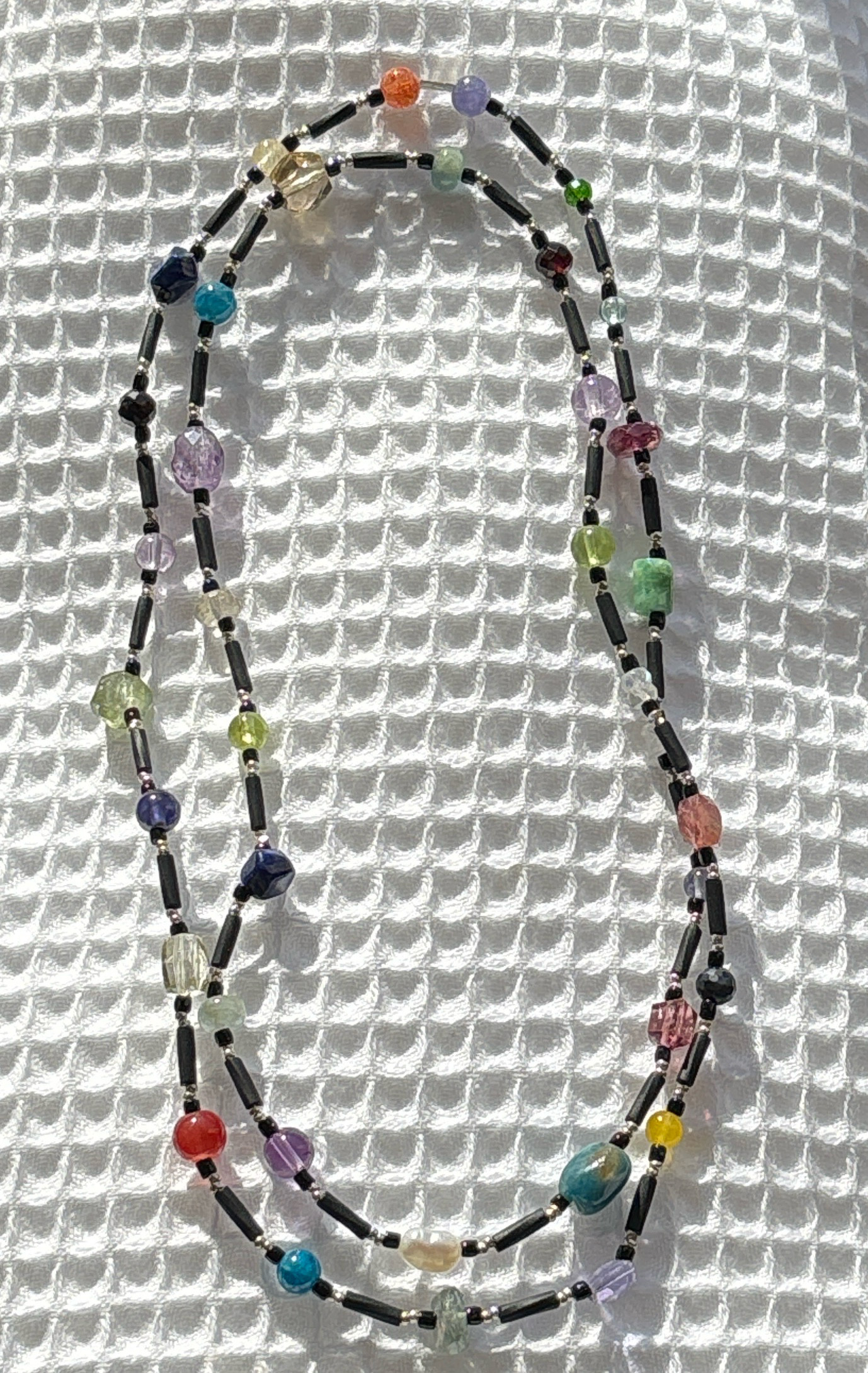 カラフル天然石とビーズのネックレス