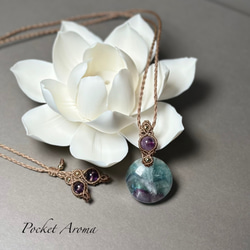 『聖薫』天然スパイダーウェブターコイズのマクラメペンダントネックレス 聖薫』天然スパイダーウェブターコイズのマクラメペンダント