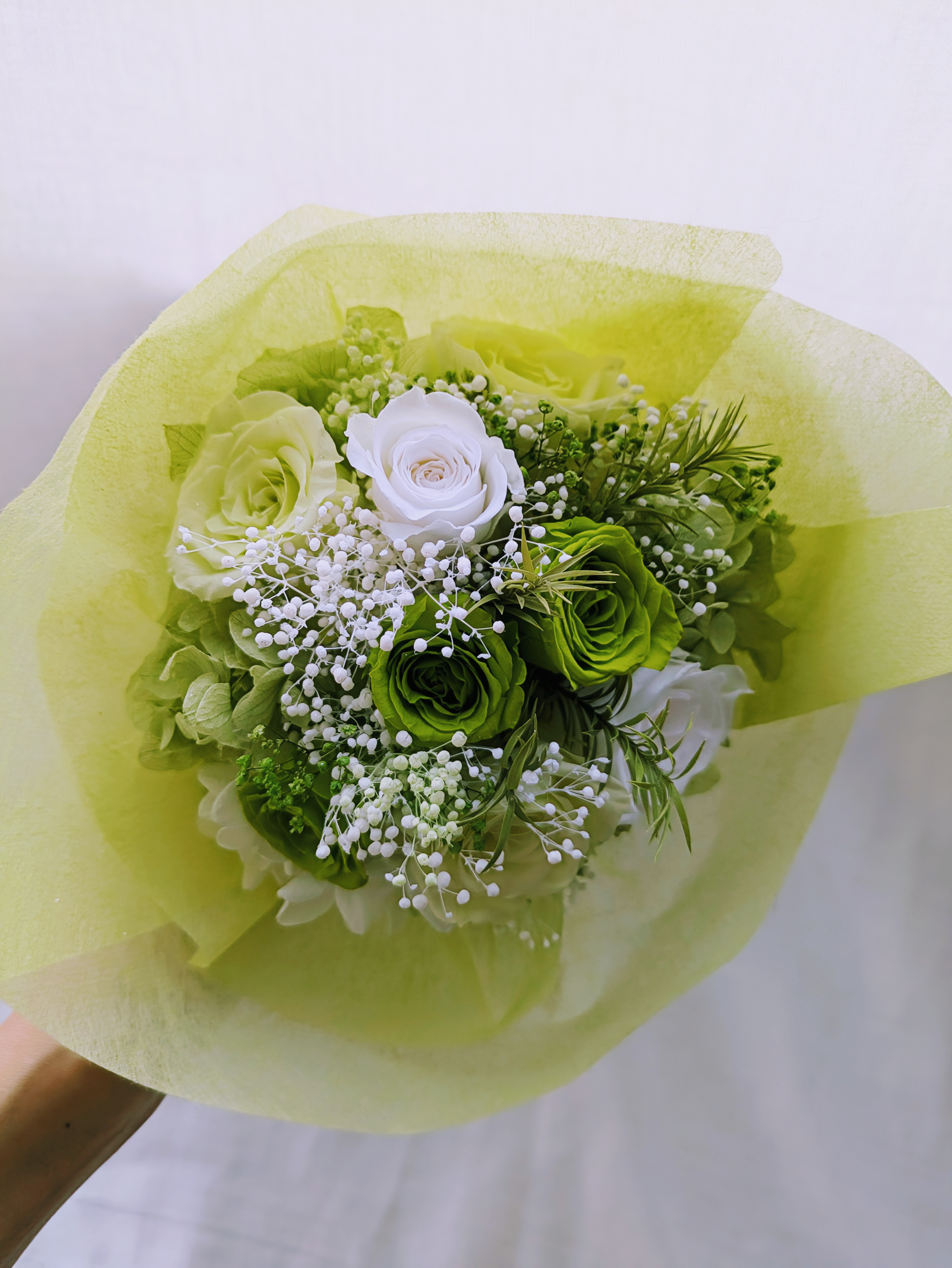 プリザーブドフラワー／薔薇と小花のふんわり枯れない花束ホワイトグリーン／記念日お祝い