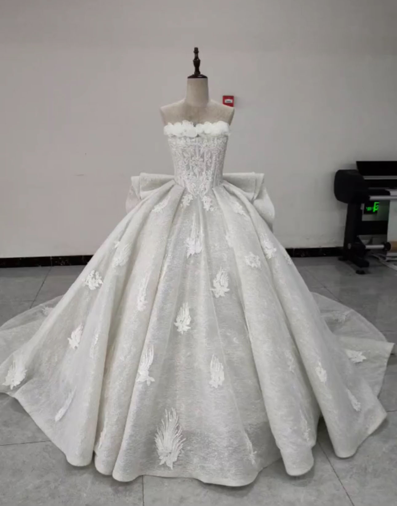 新着商品！グッリター　グレー　キラキラ　可愛いレース　ビスチェライン　優雅　編み上げ　フレアスカート　ボリューム　前撮り