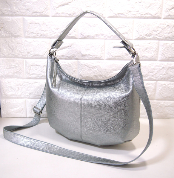 ★ハンドメイド★日本製★ソフト・本革★２ＷＡＹショルダーバッグ★シルバー色★コロンとしたスタイル★超軽量★ 2枚目の画像