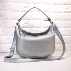 ★ハンドメイド★日本製★ソフト・本革★２ＷＡＹショルダーバッグ★シルバー色★コロンとしたスタイル★超軽量★ 1枚目の画像